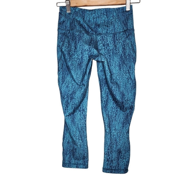 Patagonia cropped teal forest leggings. - Picture 5 of 16